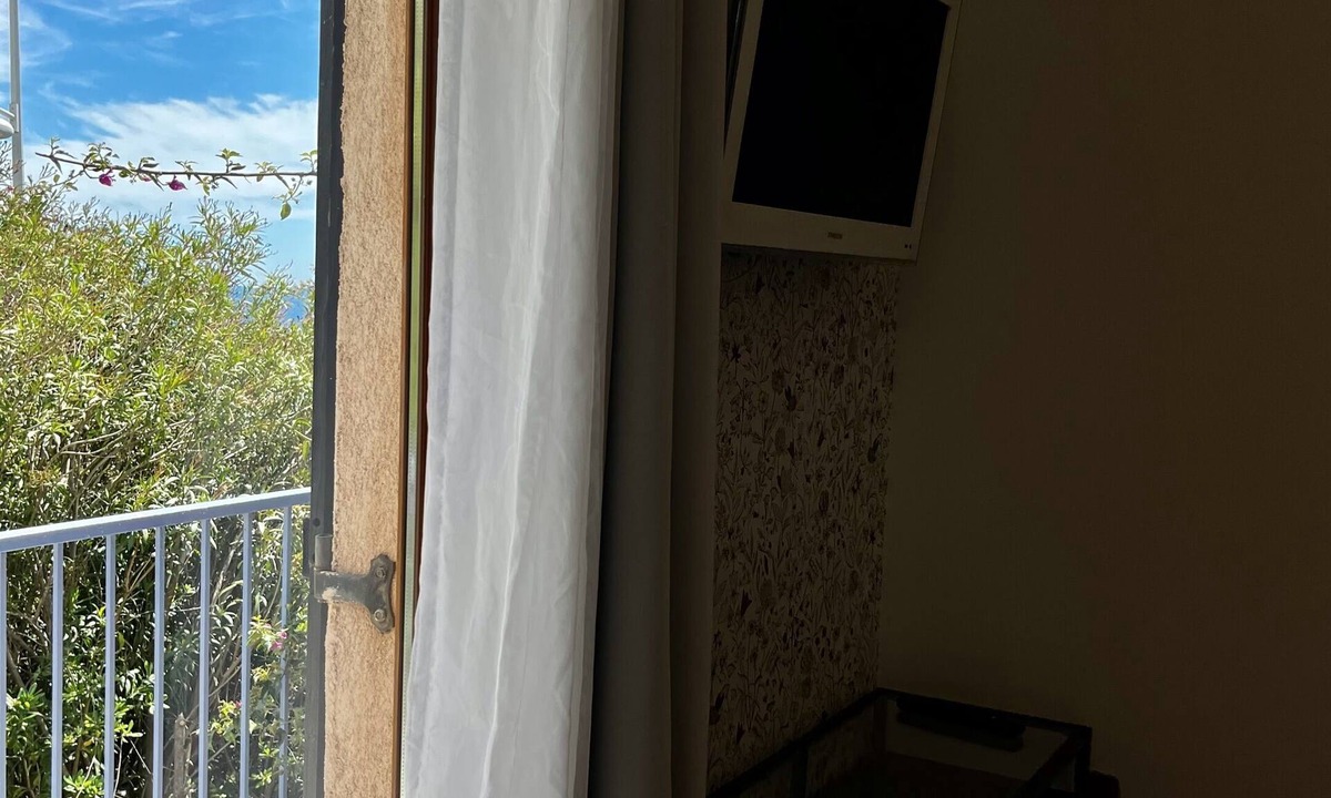 Theoule-Superieur Hotel | Double room-Standard-Ensuite-Pool view
