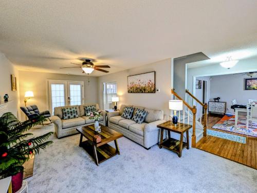 Cary House | Double Room The Sunlit Serene in Cary Near RTP RDU Apex