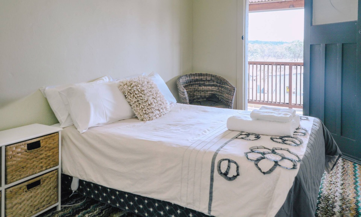 Capertee Hotel | Double Room With Shared Bathroom