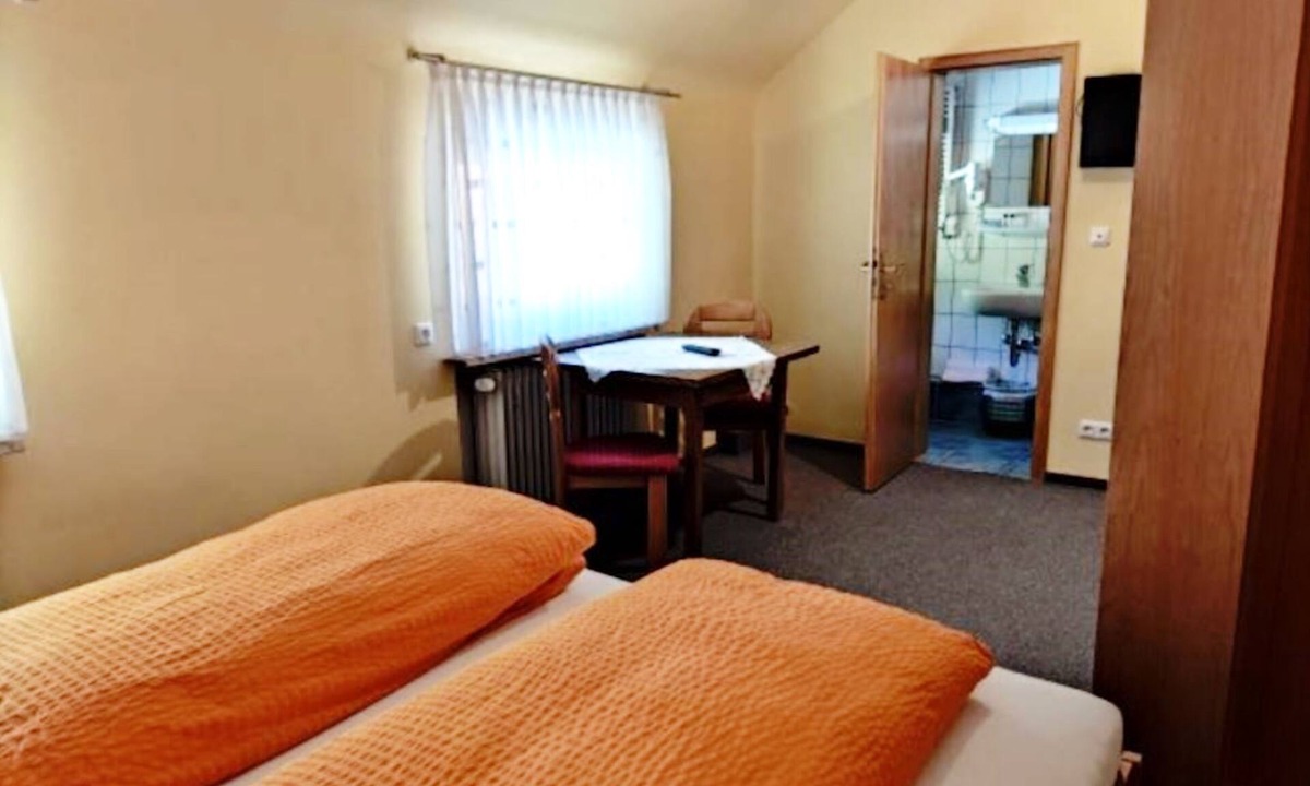 Beerfelden Bed & Breakfast | Double room without balcony 07 - Gasthaus Zum Pälterwald