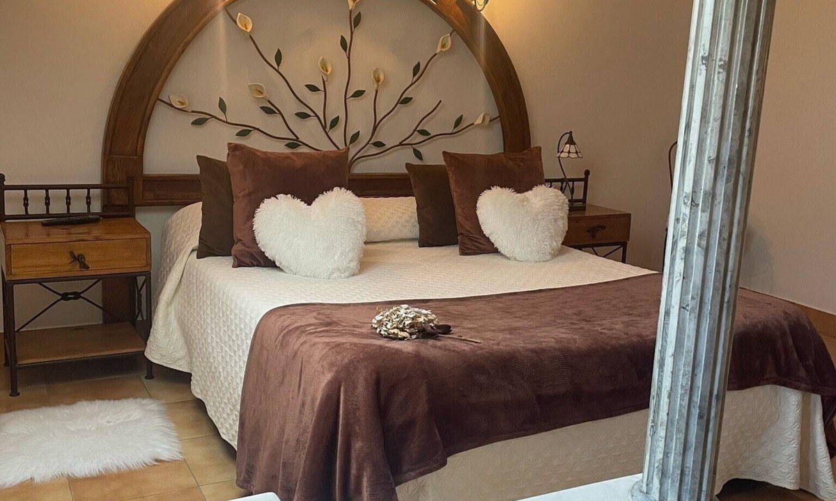 Rubayo Apartment | 'Double Sunflower' Room with Mountain Views, Shared Terrace, and Wi-Fi