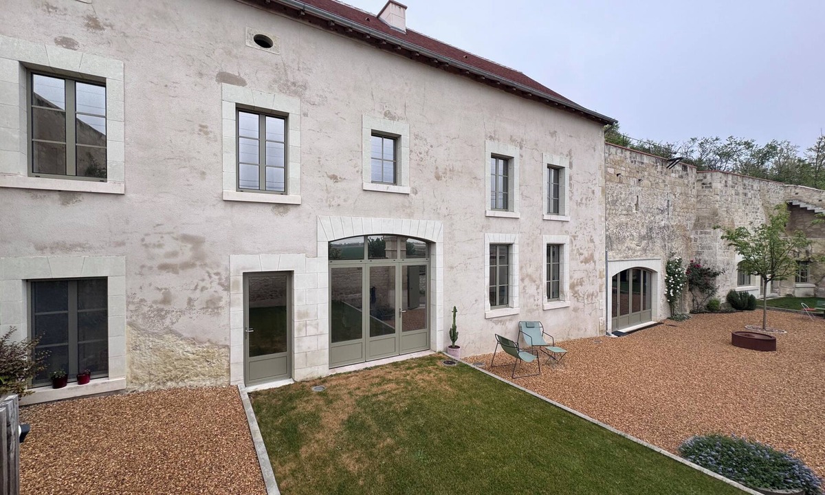 La Roche-Clermault Bed & Breakfast | Double troglodyte room with access to indoor pool