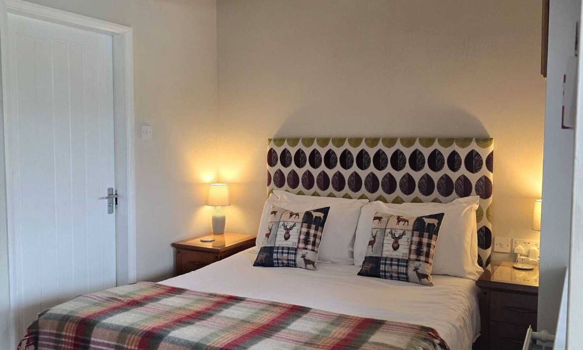 Rudston Bed & Breakfast | Double with ensuite bathroom