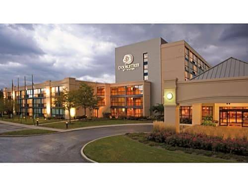 Arlington Heights Hotel | DoubleTree by Hilton Chicago - Arlington Heights