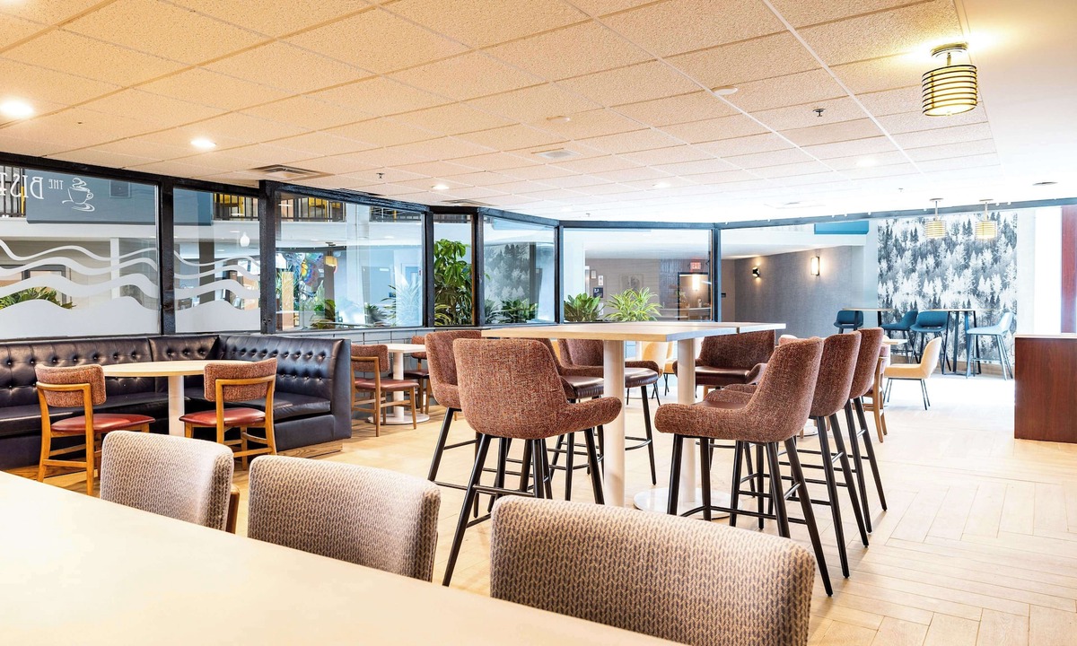 Austin Hotel | DoubleTree by Hilton Austin, MN