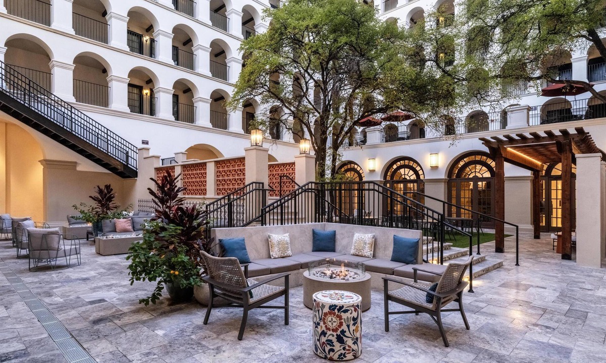St. Johns Hotel | DoubleTree by Hilton Austin