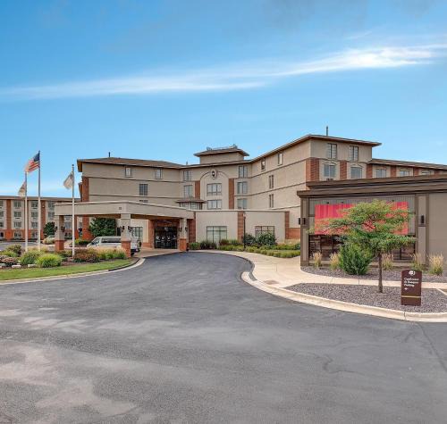 Bloomington Hotel | DoubleTree by Hilton Bloomington