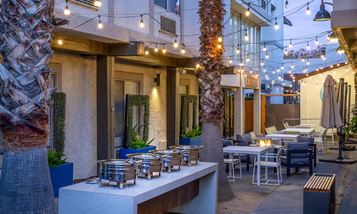 Campbell Hotel | Doubletree by Hilton Campbell - Pruneyard Plaza