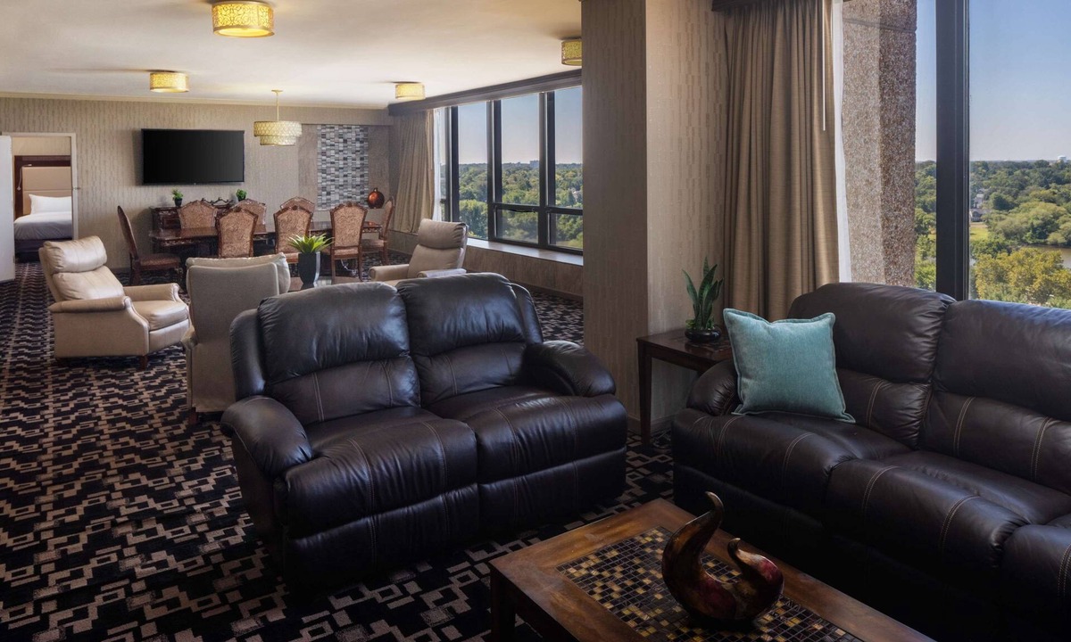 Cherry Hill Hotel | DoubleTree by Hilton Cherry Hill Philadelphia
