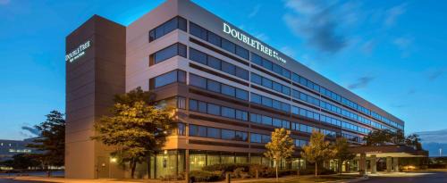 Schaumburg Hotel | DoubleTree by Hilton Chicago Schaumburg