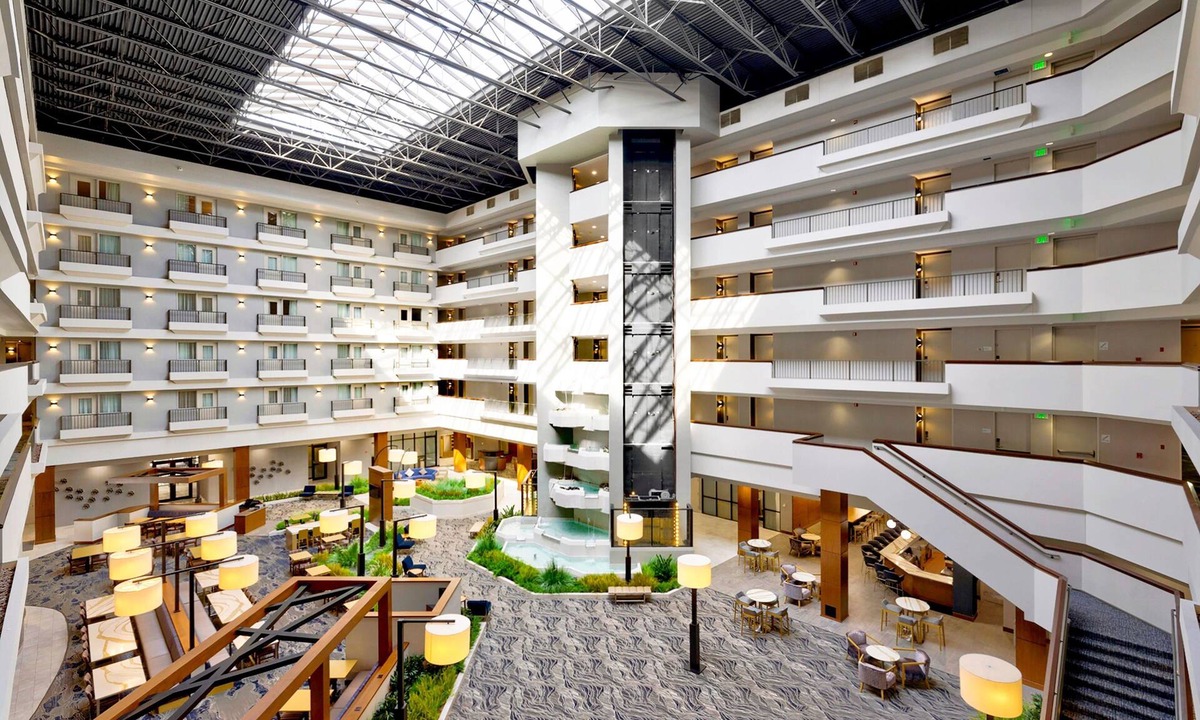 Downtown Hotel | DoubleTree by Hilton Davenport