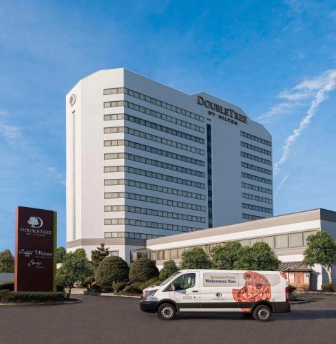 Fort Lee Hotel | DoubleTree by Hilton Fort Lee/George Washington Bridge