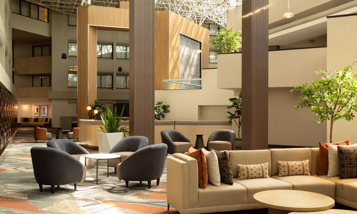 Waters Park Hotel | DoubleTree by Hilton Hotel Austin Northwest Arboretum