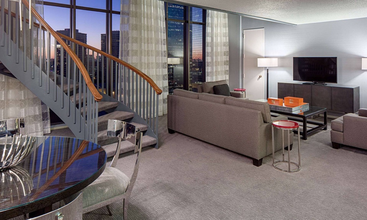 Greenway Plaza-Upper Kirby Hotel | DoubleTree by Hilton Hotel Houston - Greenway Plaza