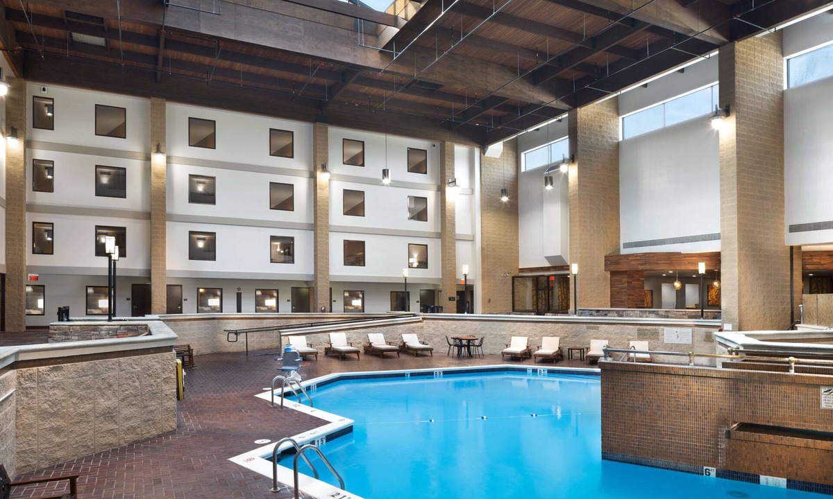 Lawrence Hotel | DoubleTree by Hilton Hotel Lawrence