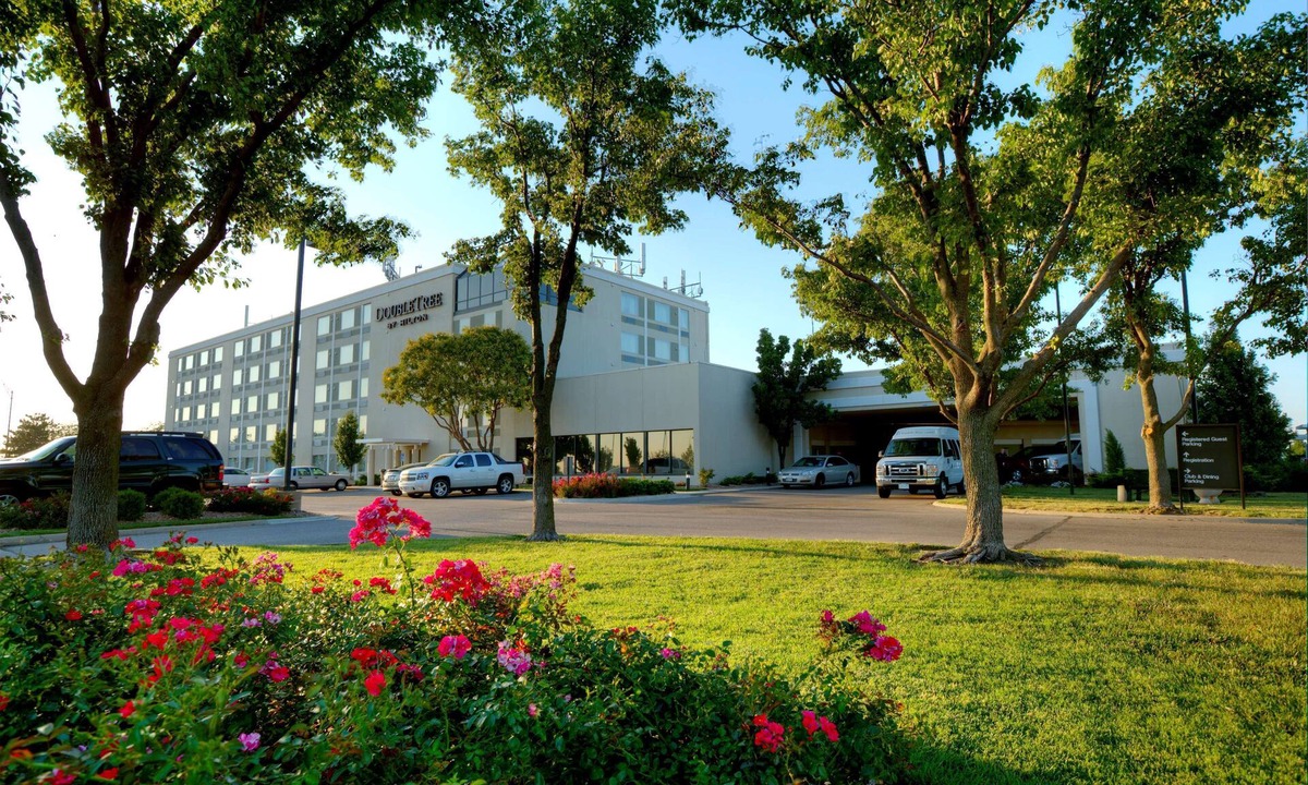 Wichita Hotel | DoubleTree by Hilton Hotel Wichita Airport
