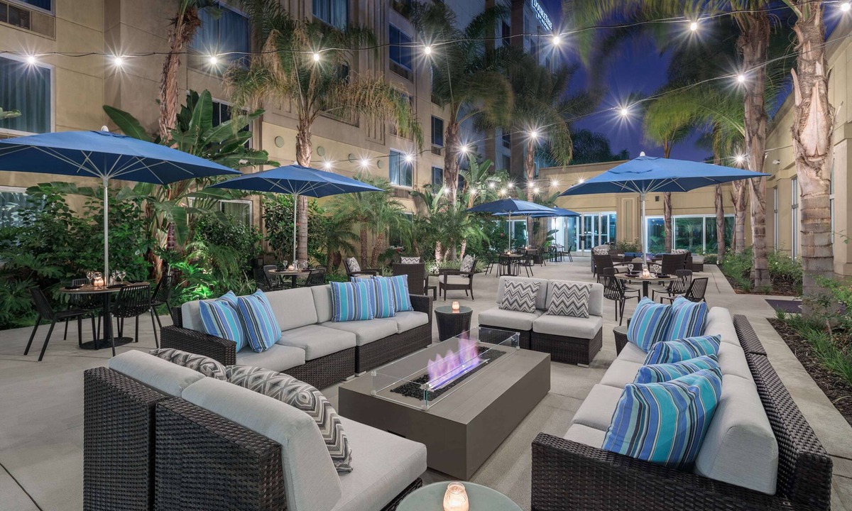 Commerce Hotel | DoubleTree by Hilton Los Angeles - Commerce