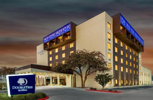 Downtown Hotel | Doubletree By Hilton Lubbock - University Area