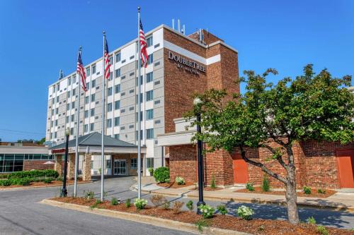 Neenah Hotel | DoubleTree by Hilton Neenah