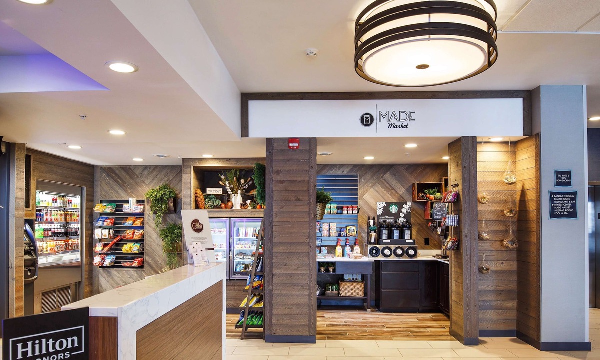 Neenah Hotel | DoubleTree by Hilton Neenah