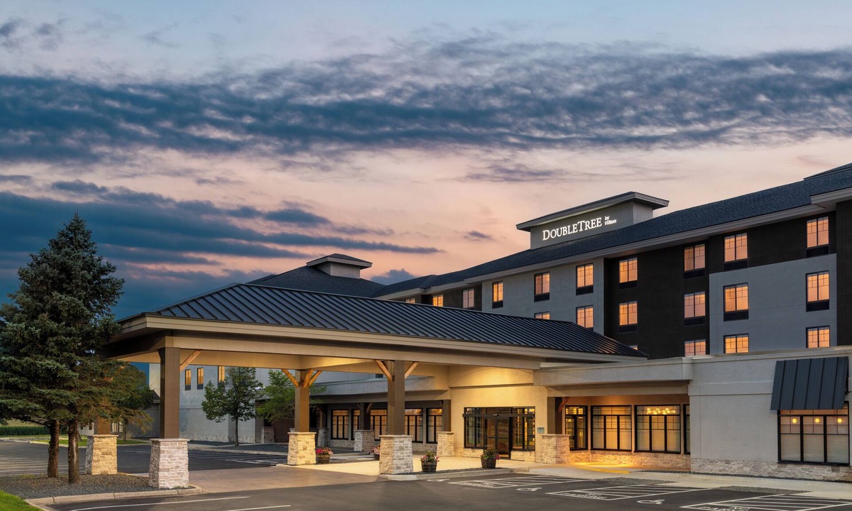 Owatonna Hotel | DoubleTree by Hilton Owatonna