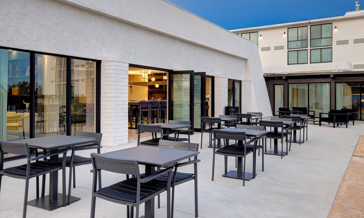 Palmdale Hotel | DoubleTree by Hilton Palmdale, CA