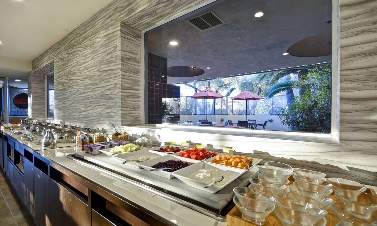 North Mountain Hotel | DoubleTree by Hilton Phoenix North