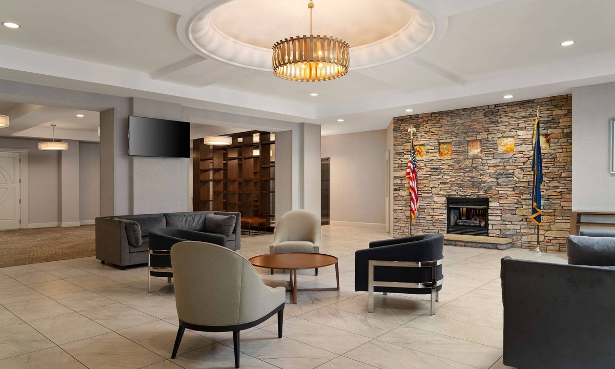 Moon Township Hotel | DoubleTree by Hilton Pittsburgh Airport