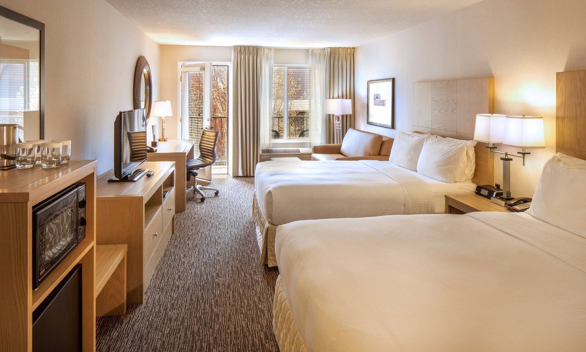 Tigard Hotel | DoubleTree by Hilton Portland - Tigard