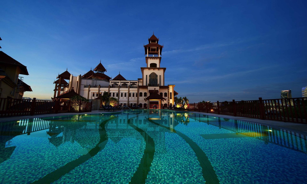 Putrajaya Hotel | DoubleTree by Hilton Putrajaya Lakeside