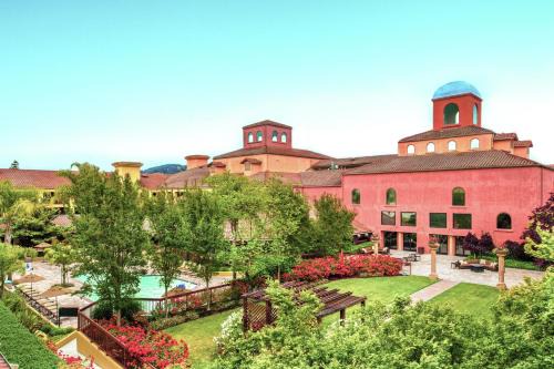 Rohnert Park Resort | DoubleTree by Hilton Sonoma Wine Country