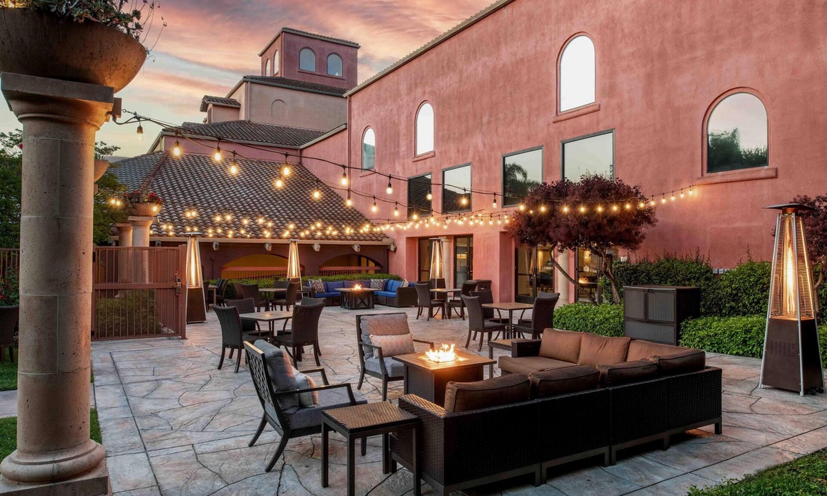 Rohnert Park Hotel | DoubleTree by Hilton Sonoma - Wine Country