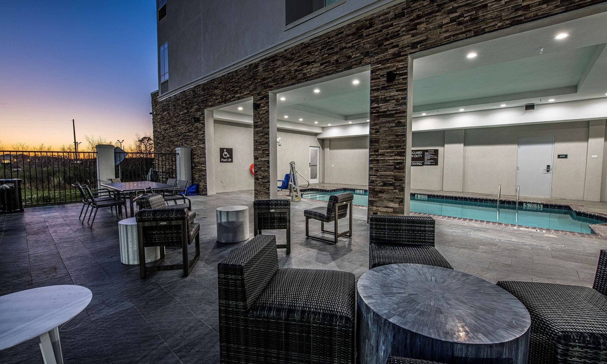 Sulphur Hotel | DoubleTree by Hilton Sulphur Lake Charles