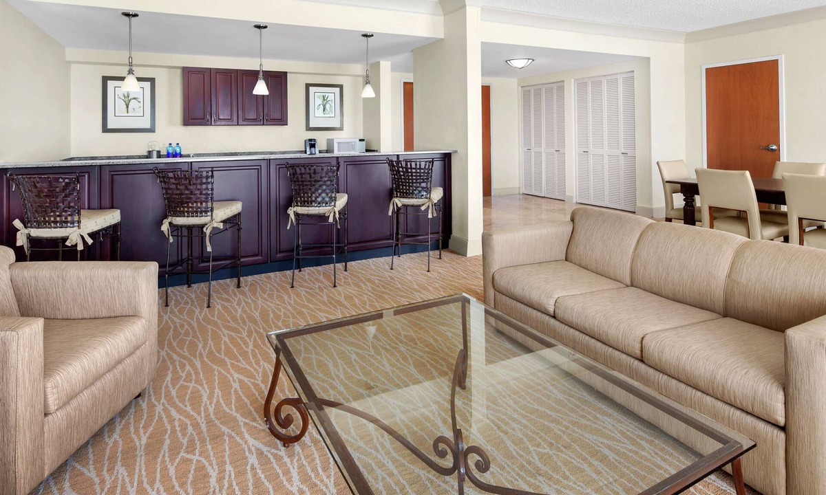 Sunrise Hotel | DoubleTree by Hilton Sunrise - Sawgrass Mills