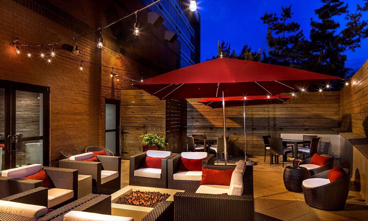 Lake Arbor Hotel | DoubleTree by Hilton Hotel Largo/Washington DC