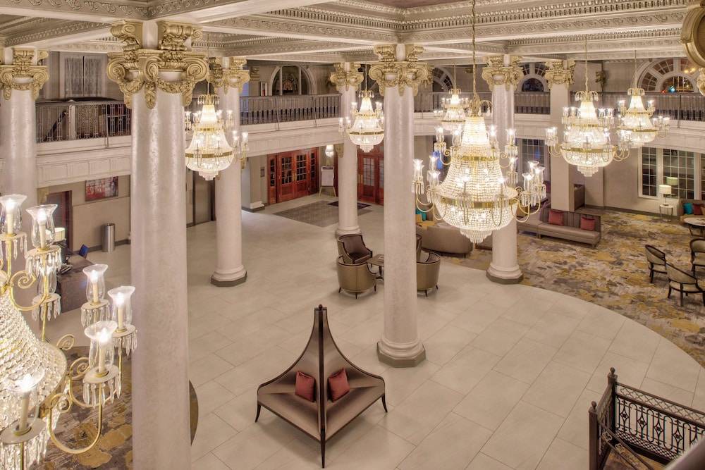 Utica Hotel | DoubleTree by Hilton Hotel Utica