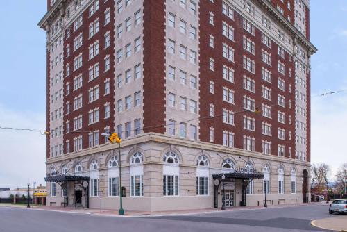 Utica Hotel | DoubleTree by Hilton Utica