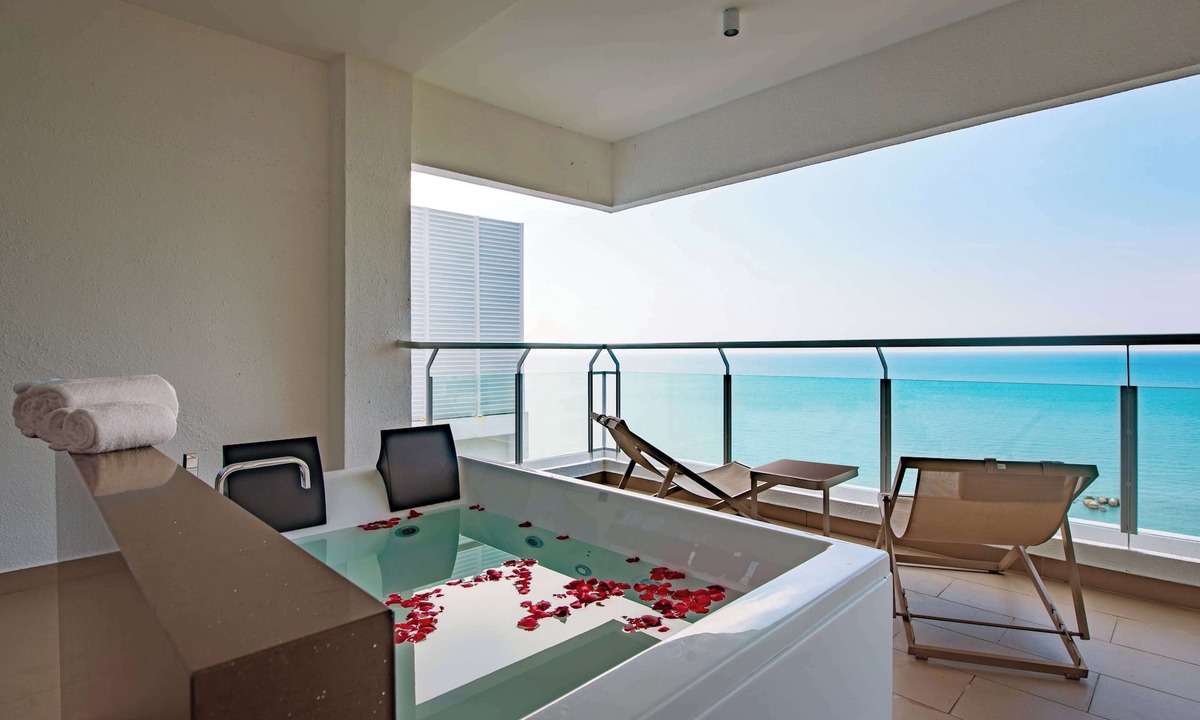 Tanjung Bungah Resort | DoubleTree Resort by Hilton Hotel Penang