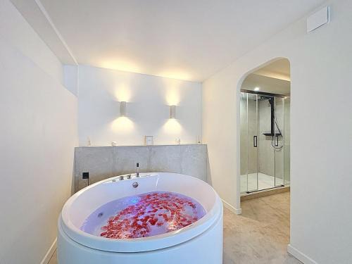 Rive Droite Apartment | Douce escapade - Baignoire balnéo