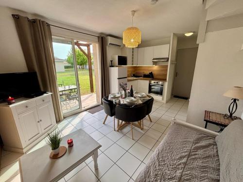 Saint-Saturnin-les-Avignon House | Douceur de vivre en Provence