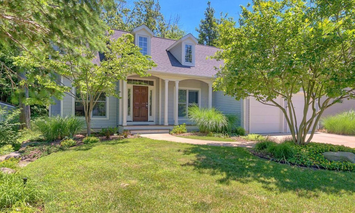 Douglas House | Douglas Beach Rental - Close to everything! Sleeps up to 12.