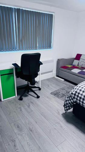 Yeading House | Douglas Home