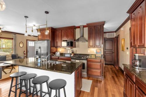 Douglas House | Douglas Retreat