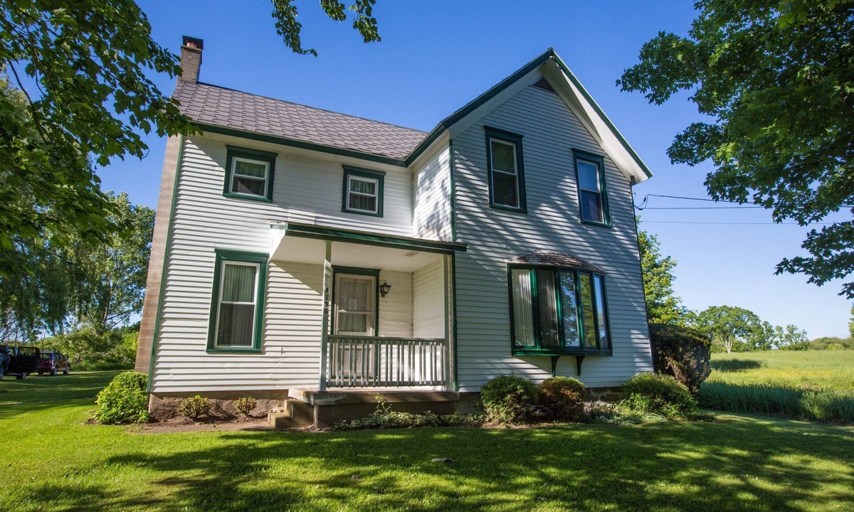 Pulaski Cabin | Douglaston Salmon Run - Manor Lodge