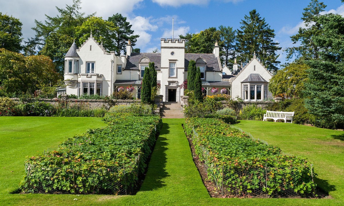 Logie Coldstone Hotel | Douneside House