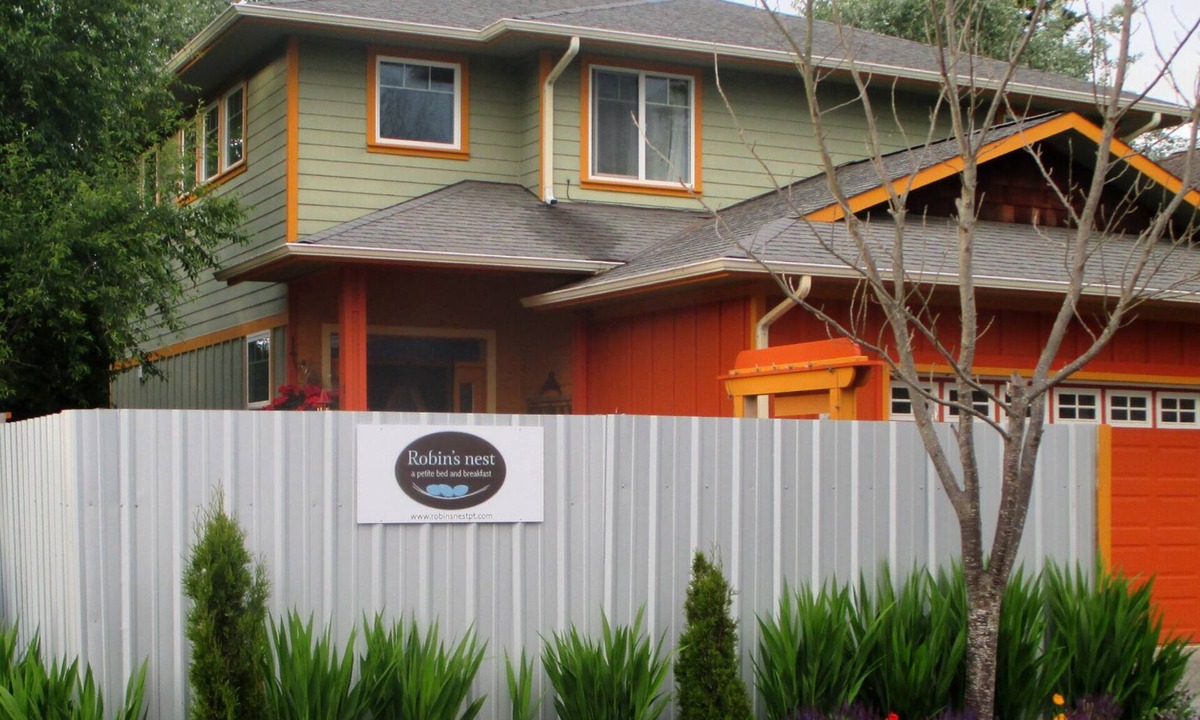 Port Townsend Apartment | Dove's Perch, An efficiency Studio at Robin's Nest Inn