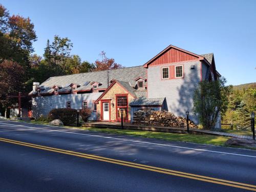 West Dover Bed & Breakfast | Doveberry Inn