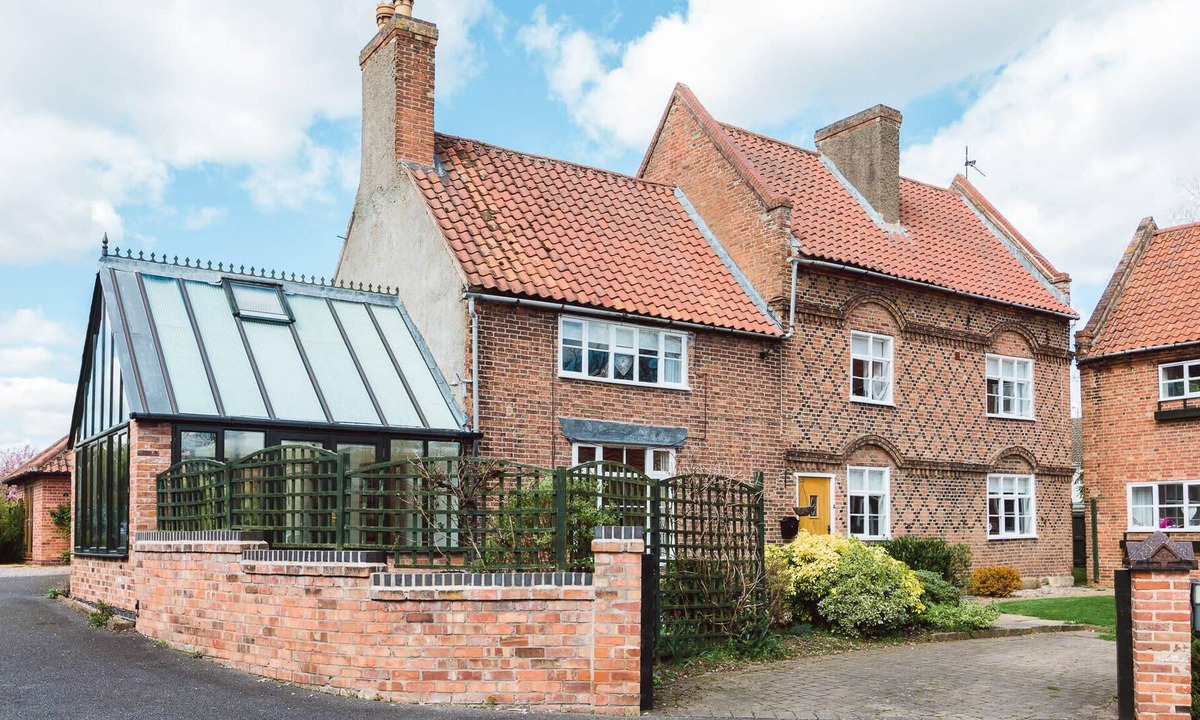 Loughborough House | Dovecote Farmhouse Su