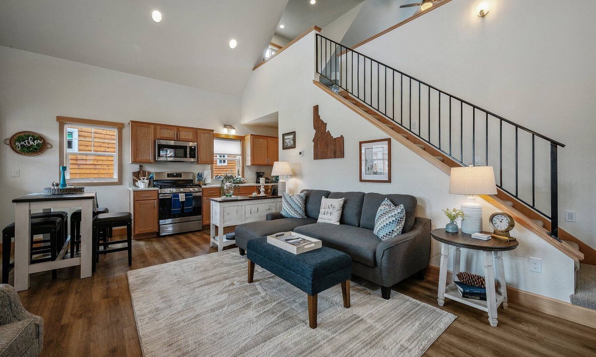 Dover Bay House | Dover De-Lite - 1 Bedroom with Loft 2 Bath Parkside Bungalow