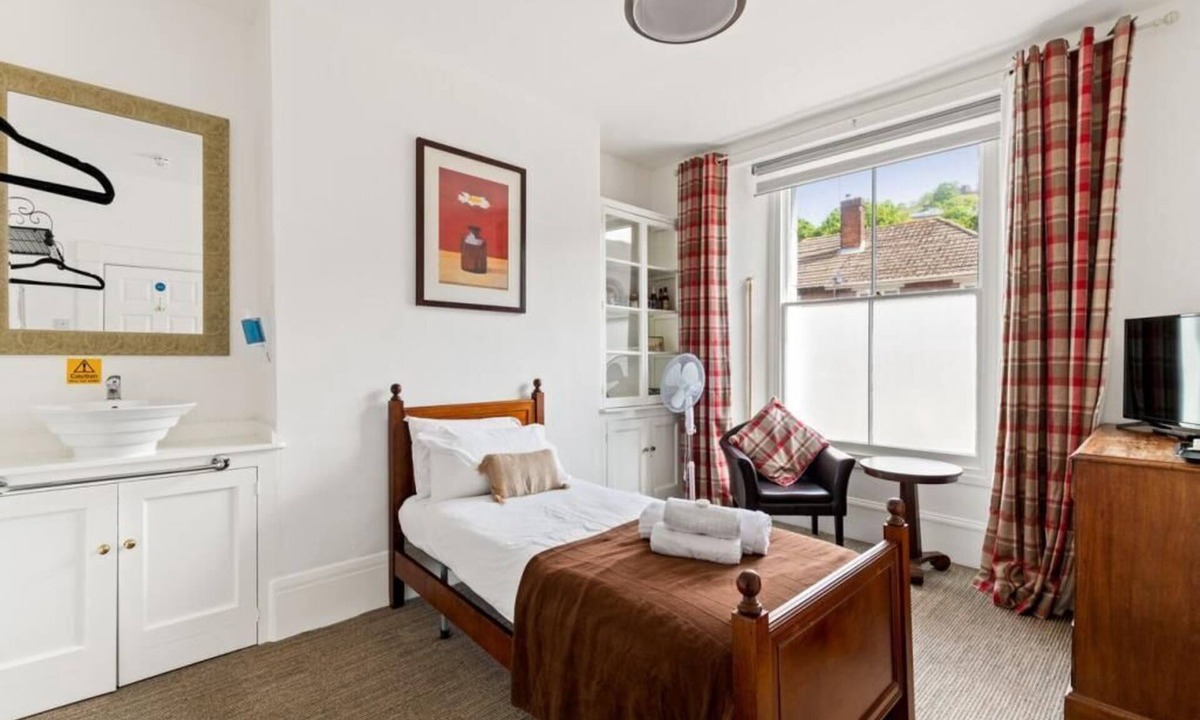 Dover House | Dover Town Rooms (Single Room 2)